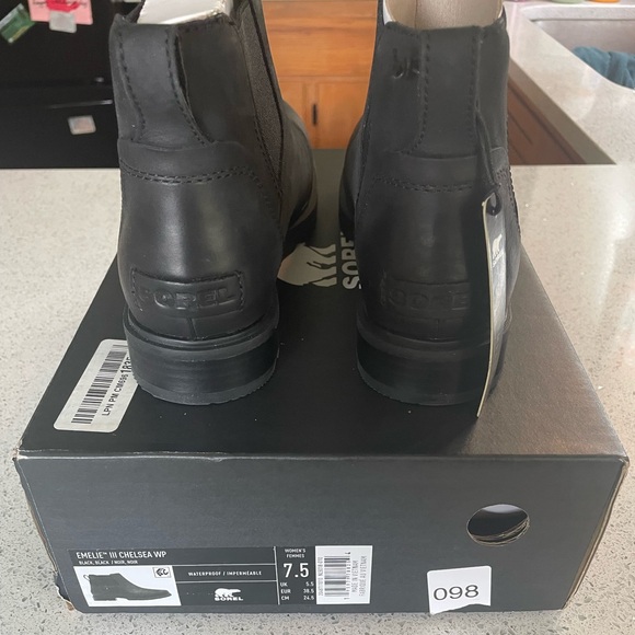 Sorel Black Waterproof Chelsie Boot Sz 7.5 - New - Picture 3 of 4